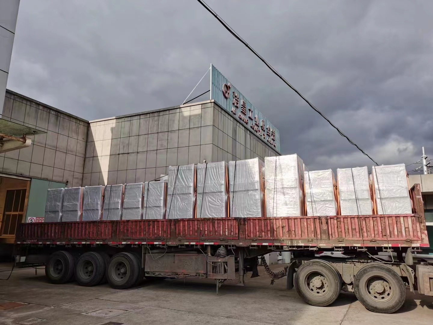 脈衝濾筒除塵器大批量發（fā）貨中—張（zhāng）家港粉色91视频工業吸塵器