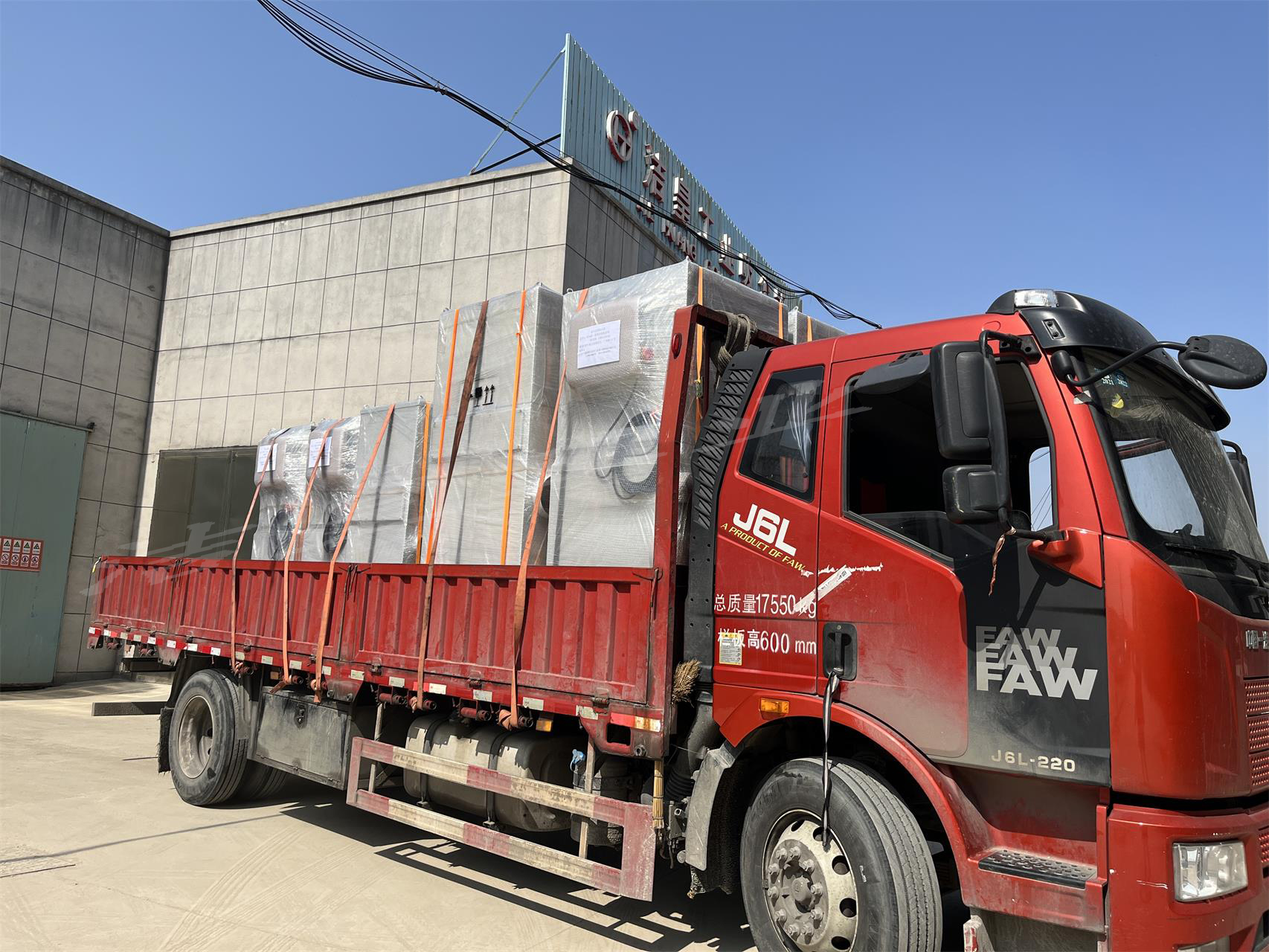 哈爾濱客戶定製的十台脈衝濾筒除塵器打包發貨——粉色91视频工（gōng）業（yè）