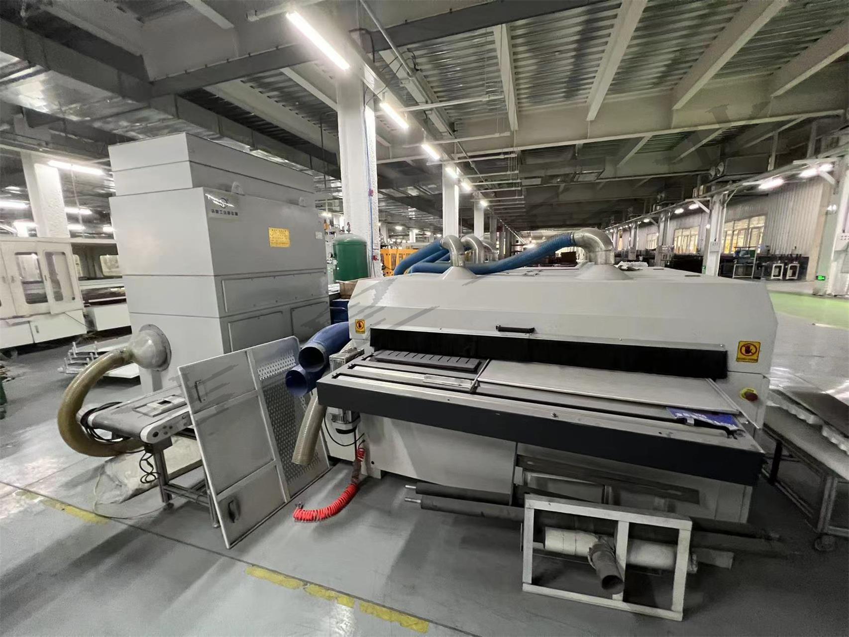 去毛刺機拋（pāo）光打磨除塵——粉色91视频工（gōng）業脈衝濾筒除塵器