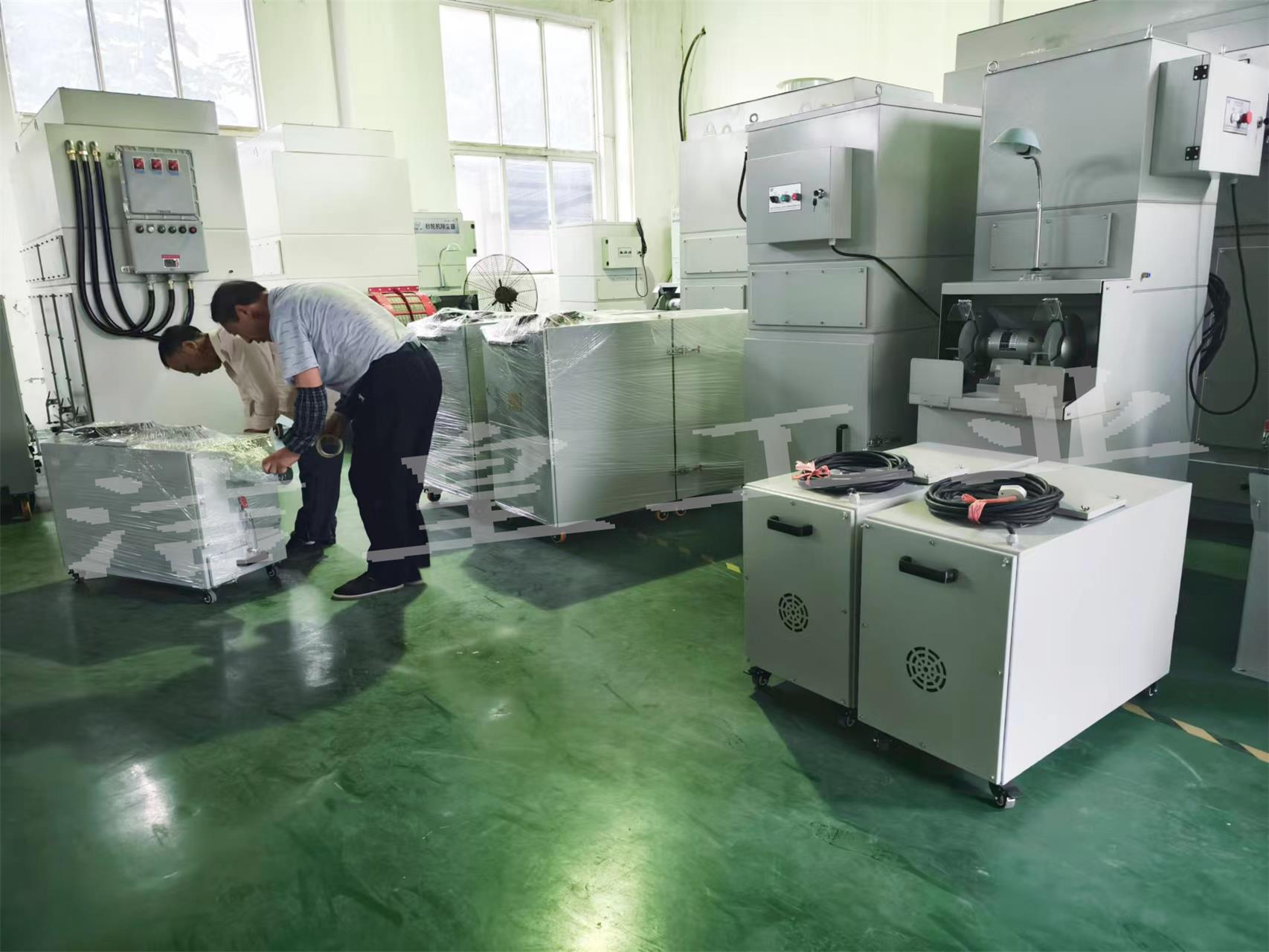 7台便攜（xié）式除塵器打包發貨