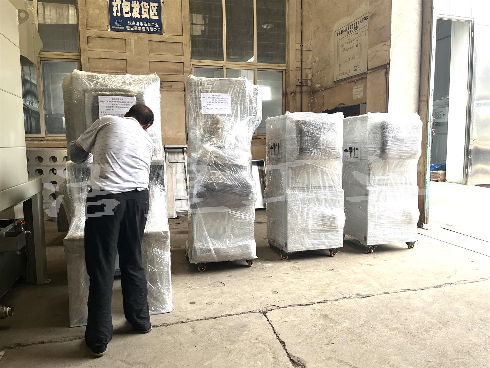 砂輪（lún）機除塵器、拋光機除塵器、脈衝濾筒（tǒng）除塵器打包發貨