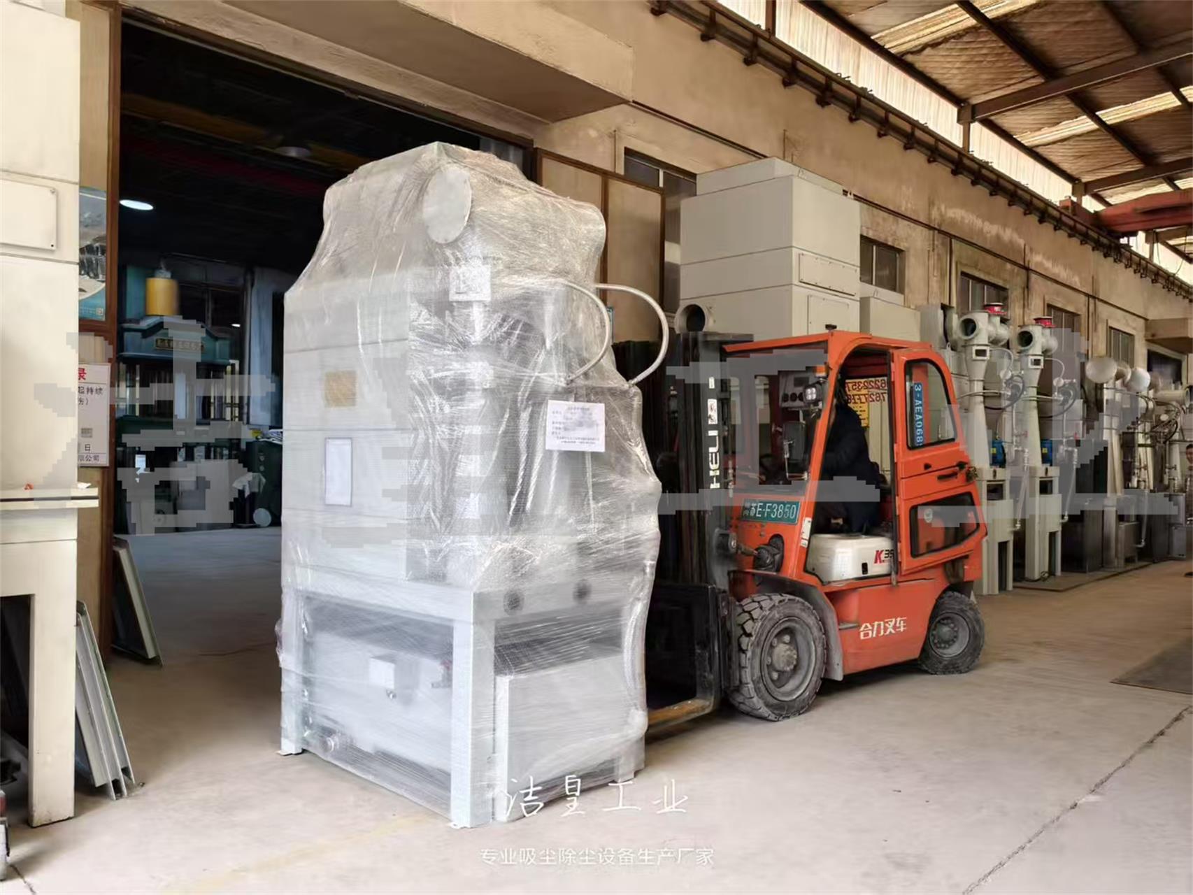 兩台文丘（qiū）裏油霧淨化機打包（bāo）發貨——粉色91视频工業