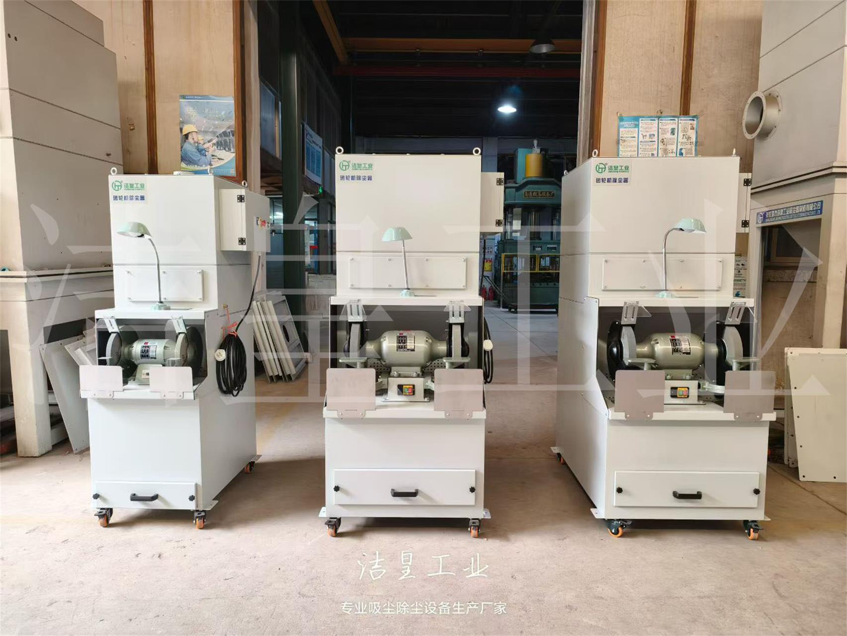 兩台砂（shā）輪機除塵器打包發貨